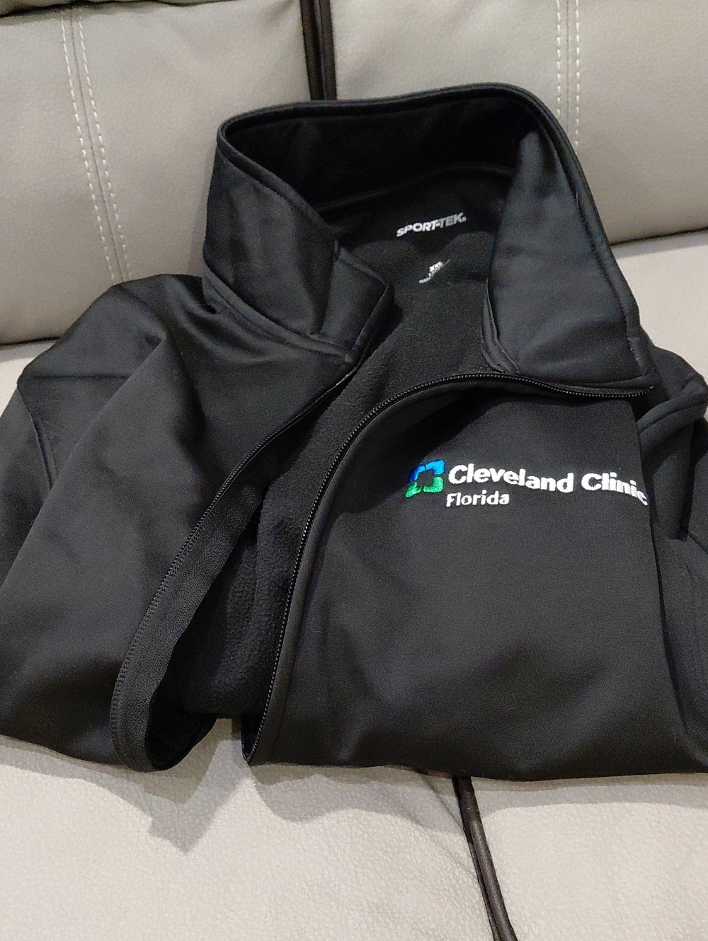 SCRUB JACKET Cleveland Clinic